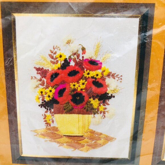 The Creative Circle #526 “Poppies & Zinnias” Stitchery Kit 8″×10″ New/Sealed - Picture 7 of 9